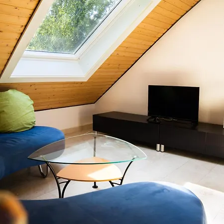 3 Mit Gartennutzung Apartmán